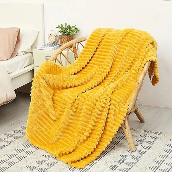 QOFLY Flauschige Kuscheldecke – hochwertige Wohndecke, super weiche 150x200cm Fleecedecke als Sofaüberwurf, Tagesdecke oder Wohnzimmerdecke, Geschenkverpackung…