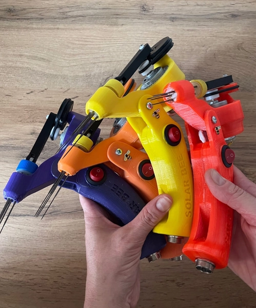 Automatic felting machine with four needles and speed adjustment. Ability to work with any number of needles