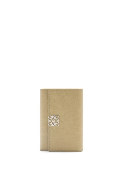 Anagram small vertical wallet in pebble grain calfskin Clay Green - LOEWE