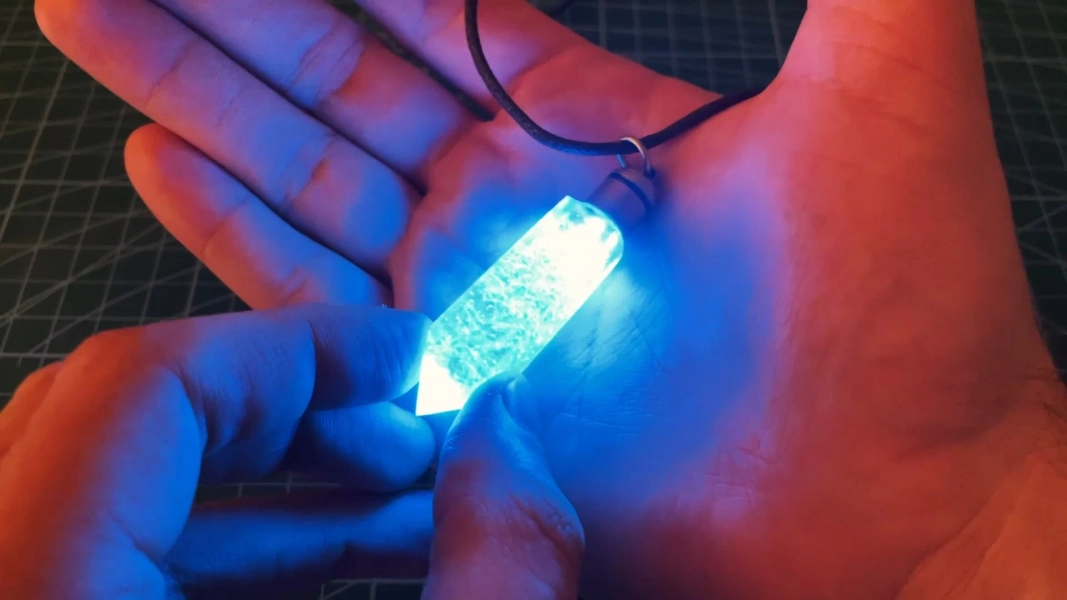Disney's Atlantis The Lost Empire Kida Crystal Handcrafted Glowing Replica Necklace / Pendant / Keychain [Watch Making of Movie]