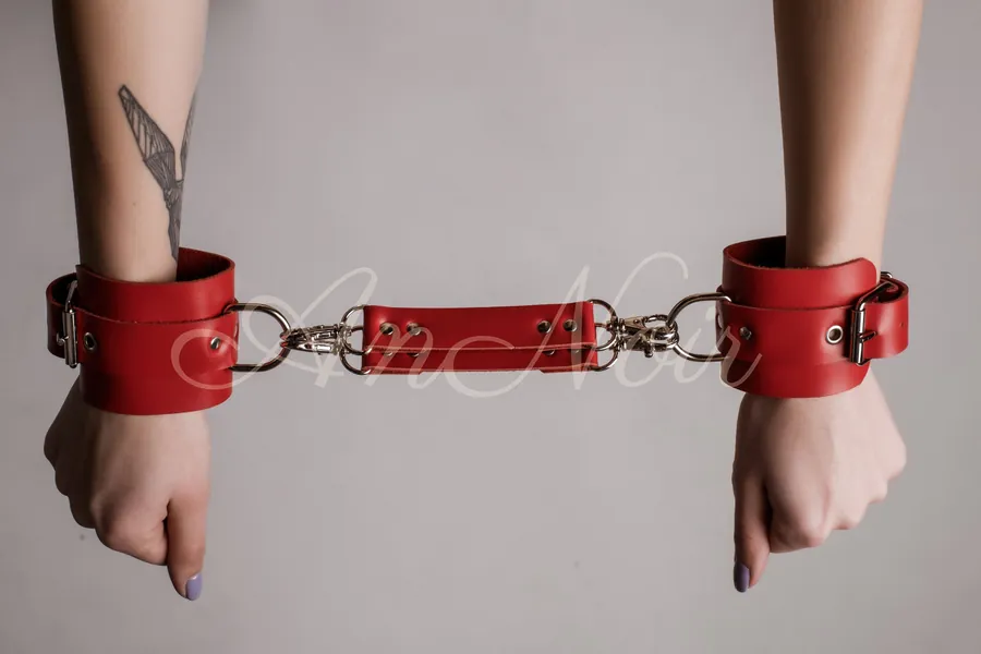 Leather handcuffs