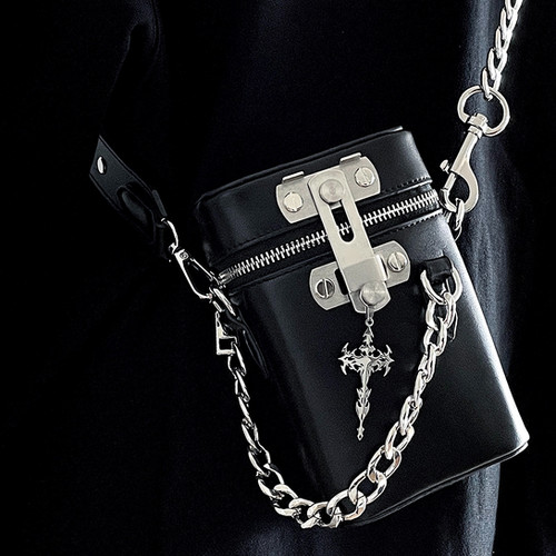 Entropy black chain belt bag