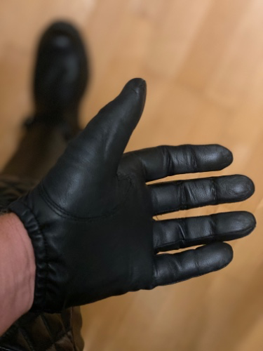 Tight Leather gloves