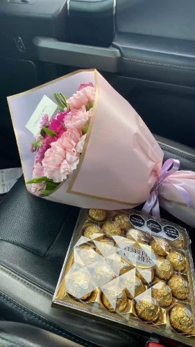 Buy me flowers and chocolate 🌹✨