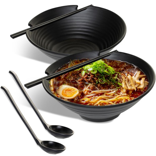 HEFTMAN Japansk Ramen-skål Set med 2 - Snygga 1000 ml Ramen-skålar, återanvändbar nudelskål i plast för soppa, sallad, ris och pastatallrikar - med matchande skedar och ätpinnar (svart)