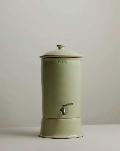 Kyn & Folk – Benchtop Ceramic Water Filter (Pistachio)