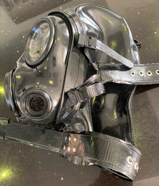 RUBBER AVON S10 GAS MASK RESPIRATOR WITH 1MM LATEX ATTACHED HOOD AND BELT STRAPS