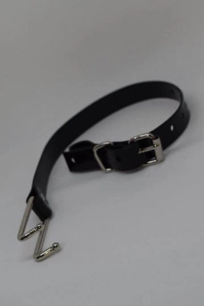 Nose hook in black PVC