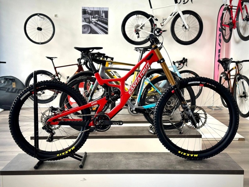 Santa Cruz V10 DH X01 / Carbon CC
