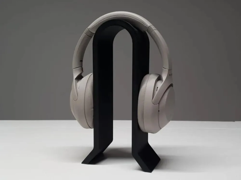Headphone stand/headset holder