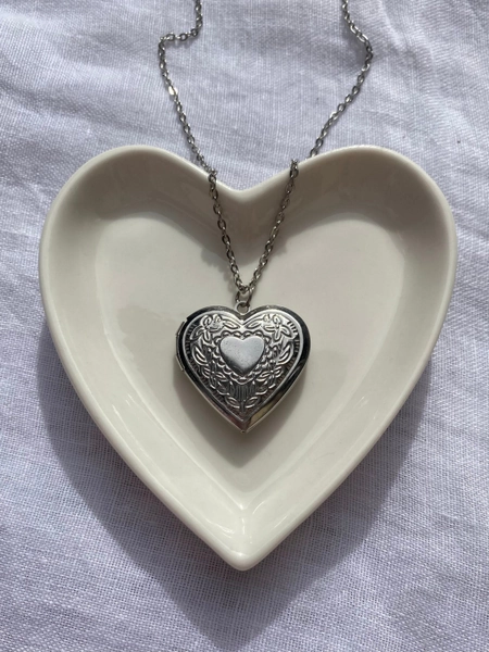 alice heart locket necklace