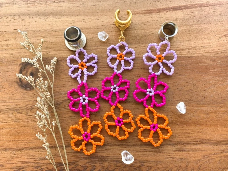 8g (3mm) - 1 3/16 (30mm) Beaded Colorful Daisies Drop Dangle Earrings Gauges/Earplugs Hider Plugs