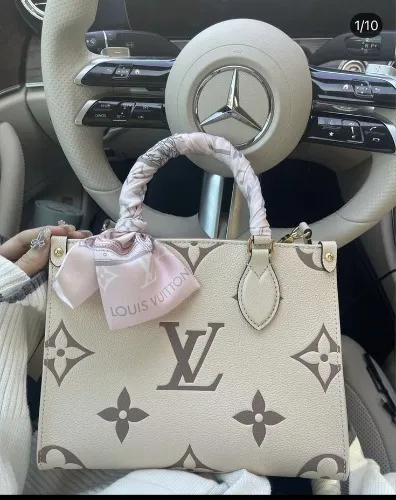 Louis Vuitton 👛