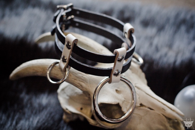LAURA CROSS Choker — Catbutt