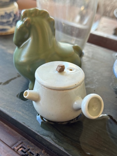 Jesse in Taiwan Oolong Sampler Box | Oolong Sampler Box + Teapot Tea Pet