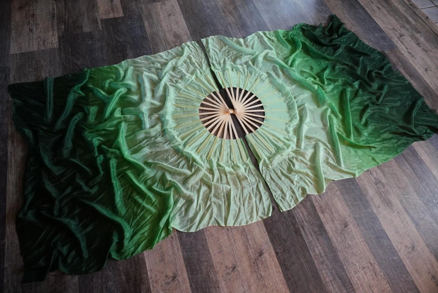 Queen Size Silk Fan Set // 68 inches // Emerald  // 15.5 inch Staves