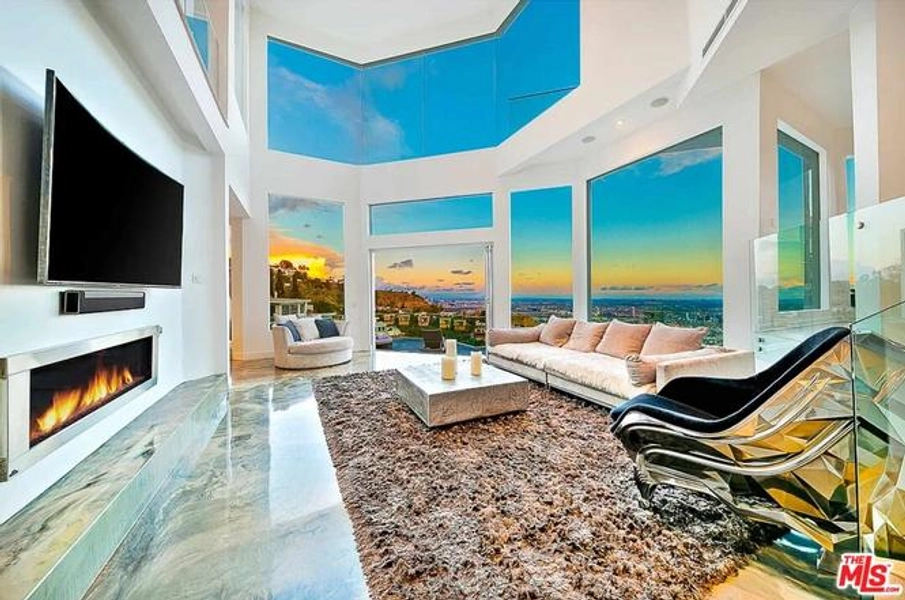 2183 Sunset Plaza Dr, Los Angeles, CA 90069 - 7 beds/6.5 baths