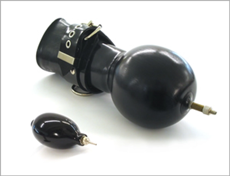 Latex Fesselhandschuhe aufbl., Handfessel - BLACKSTYLE Latexbekleidung aus Berlin / rubberwear from berlin - Latexanz�ge,Bondage,Toys ...