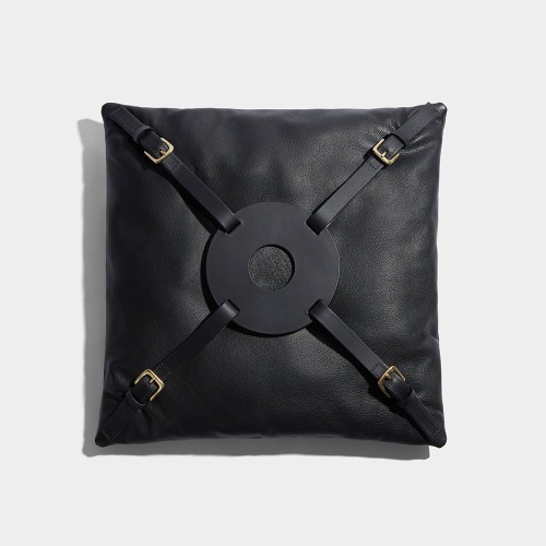 STRAP-ON CUSHION | Black / Brass