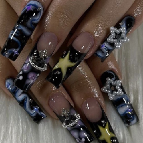 𝓜𝓪𝓷𝓲𝓬𝓾𝓻𝓮