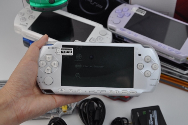 Sony PlayStation PSP 1000/2000/3000 Console with Charger/New Battery-Free ship