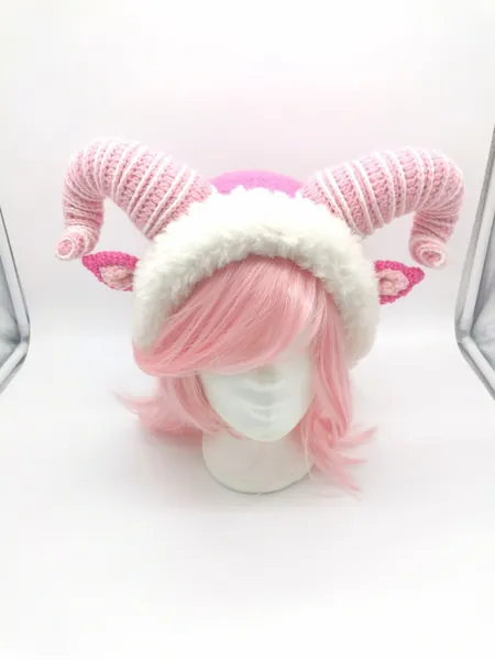 Ram Horn Beanie « Pinky World », Bélier, Chapeau Krampus, Gothique, Chapeau d’hiver, Pastel Goth, Chapeau du Diable, Sorcellerie, Bonnet Baphomet