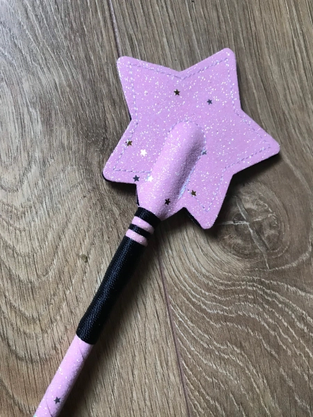 Star riding crop. Vegan sparkly glitter crop. For bdsm play in the Uk with submissive women and men. Pretty dominant crop. Sparkles.