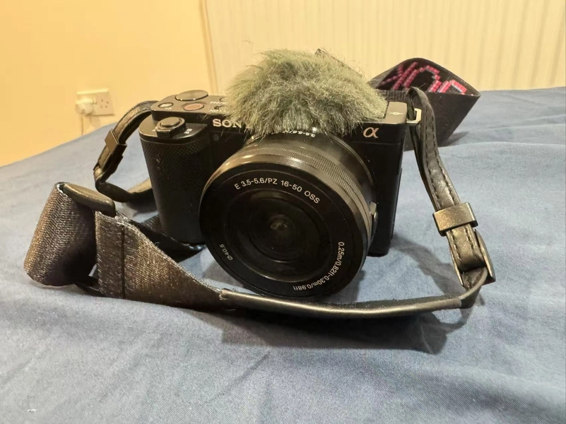 Sony Alpha ZV-E10 Compact Vlogging Touchscreen Camera 16-50mm Lens 4K 24.2MP