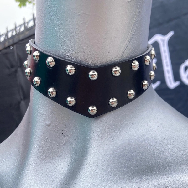 Domed 1/4” Rivet Black Leather V-Choker