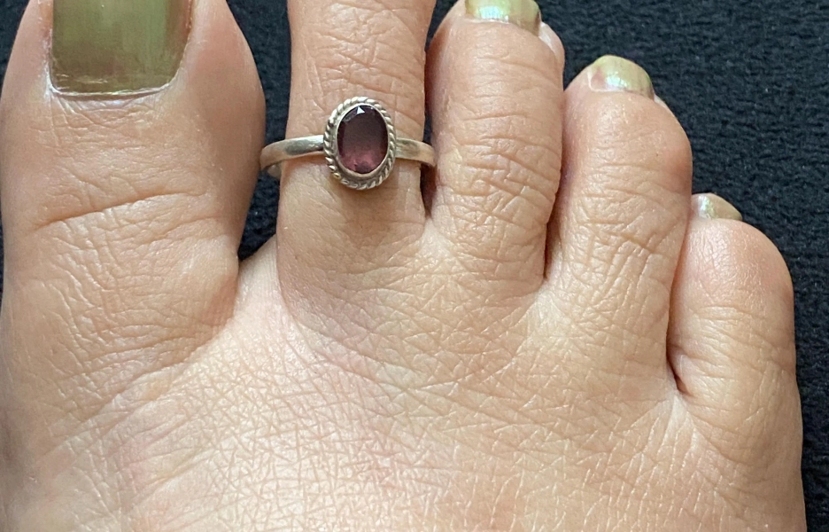 Sterling silver 925 toe ring, stone toe ring, foot jewelry, adjustable toe ring, body jewelry, subtle toe ring, pinky toe ring, unisex ring