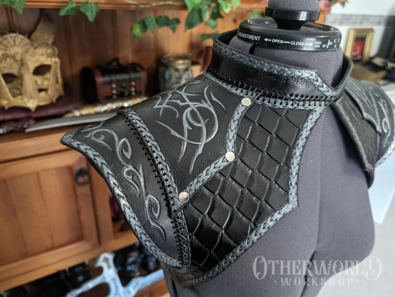 Leather Dragonscale Shoulder Mantle