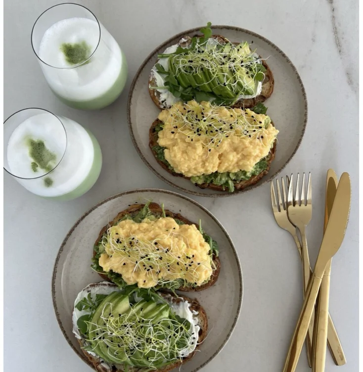 MATCHA & BREAKFAST IN BED