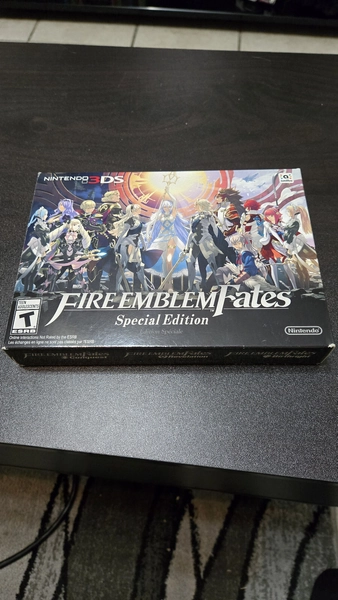 Fire Emblem Fates Special Edition Nintendo 3DS CIB w/ Keychain Bonus