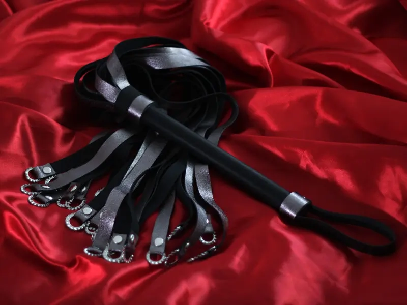 Martinet BDSM vampire argent | Sensuel et Marquant
