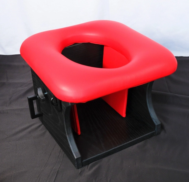 Queening Chair