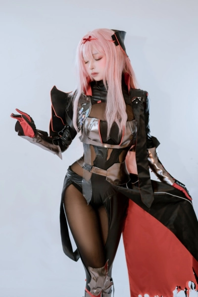 Nikke Scarlet: Black Shadow Cosplay