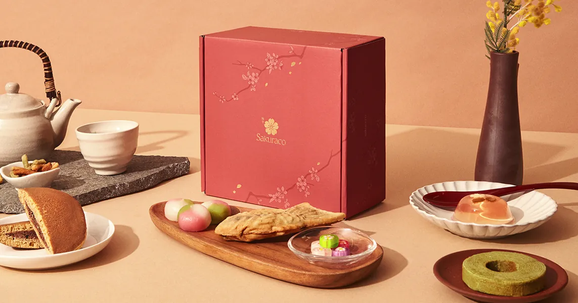 Sakuraco | Japanese Snacks & Candy Subscription Box (3 meses)