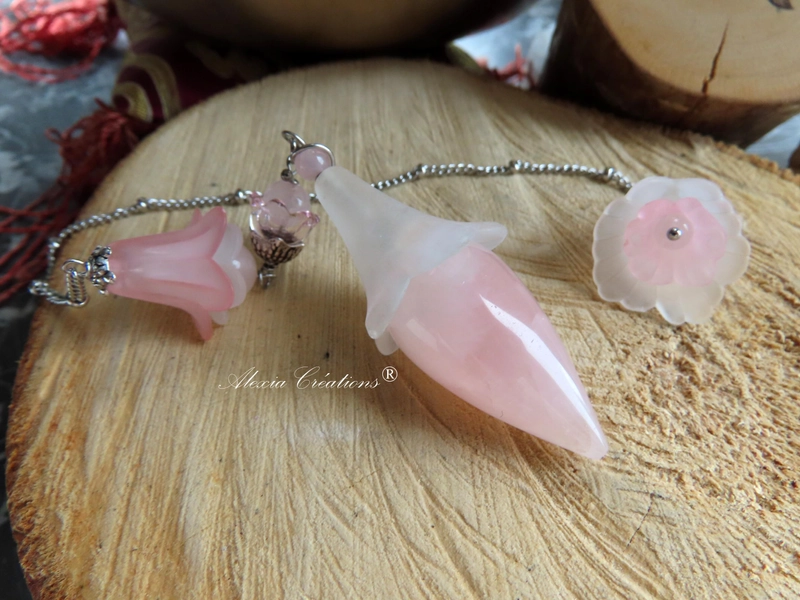 Divinatory pendulum with drop and pearls in rose quartz decorated with flowers, stainless steel and silver metal.