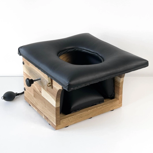 Oak & Leather Smotherbox Queening Chair