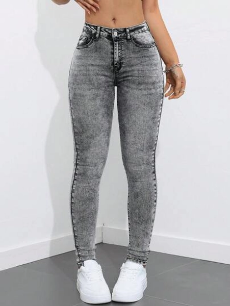 Skinny jeans (Great butt!!)