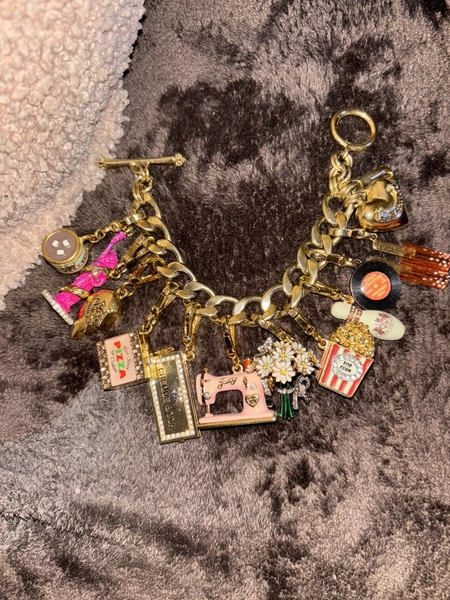 juicy couture charm bracelet with charms