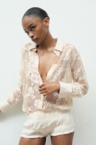 LEICHT TRANSPARENTES HEMD MIT SAMTDETAILS