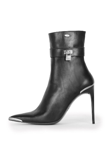 Leather ankle boots with metal toe cap 🖤