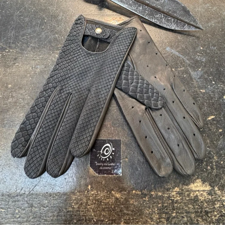 Exotic leather gloves - python 🐍