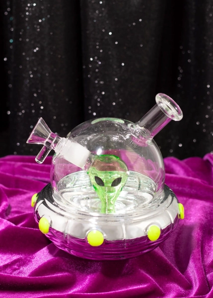 UFO BONG (glow in the dark)