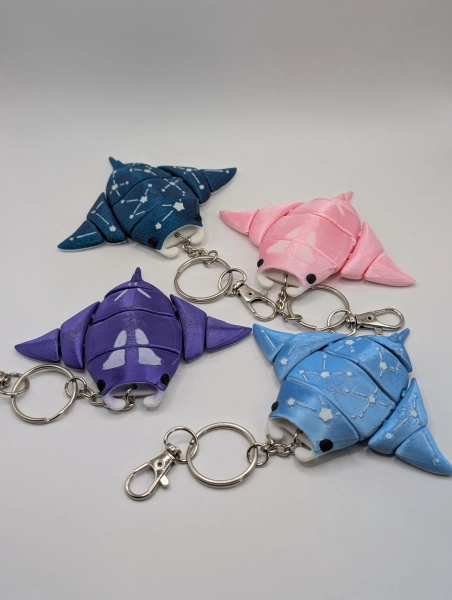 Manta Ray Clacky Keychain by AMHCraftsFivefold 