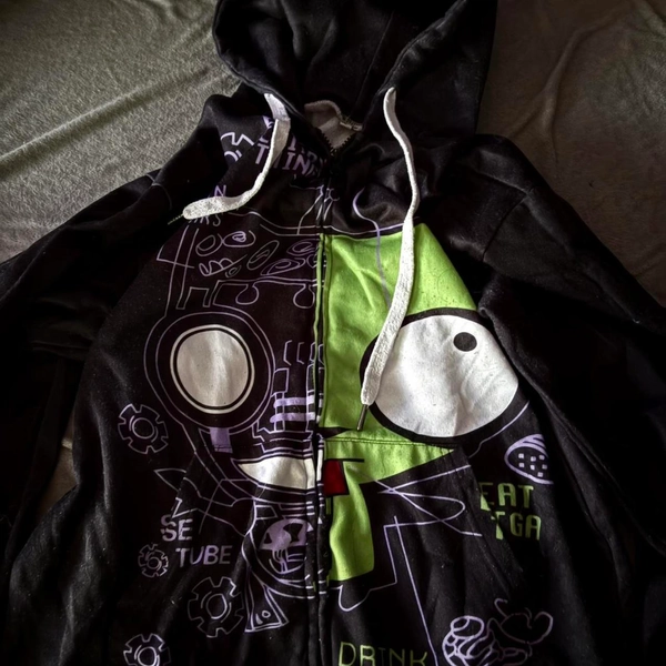 super cute gir zip up hooodie!!
its a little wrinkly...