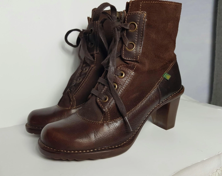 El Naturalista natural leather and suede cowboy ankle boots zipper EU 38/US 7.5/Uk 5.5 brown with heel and lacing vintage