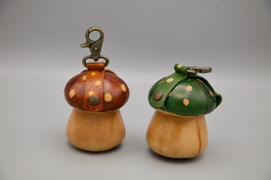Mushroom molded leather pouch with metal clip keyring coin purse money wallet  for small items EarPods lipstick container