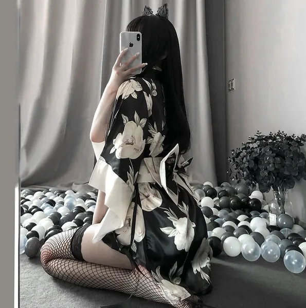 Black or Red Kimono Cosplay Outfit